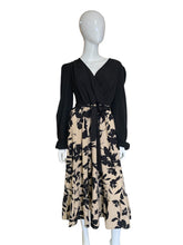 Black Flowers & Cream details