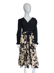 Black Flowers & Cream details