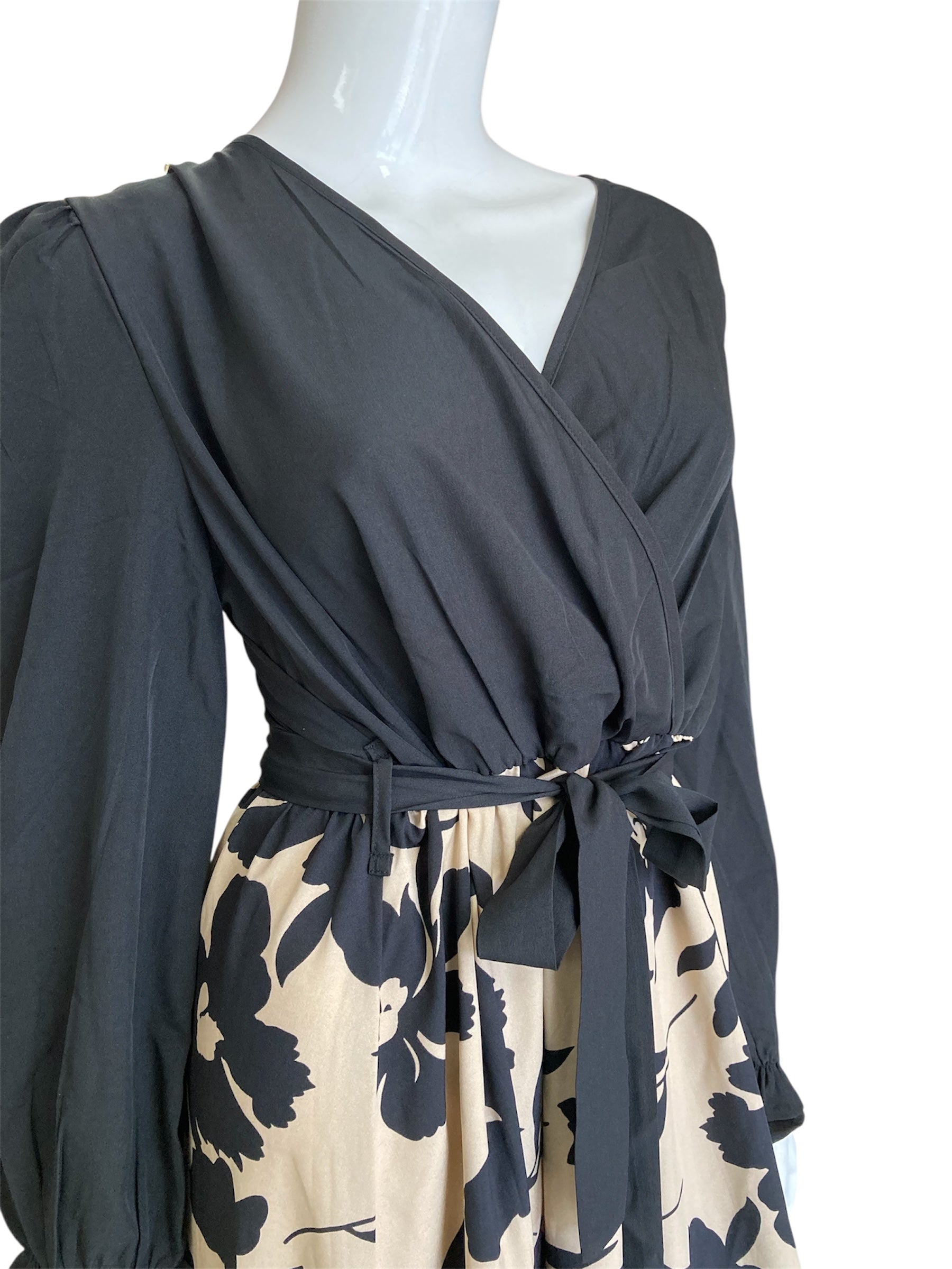 Black Flowers & Cream details